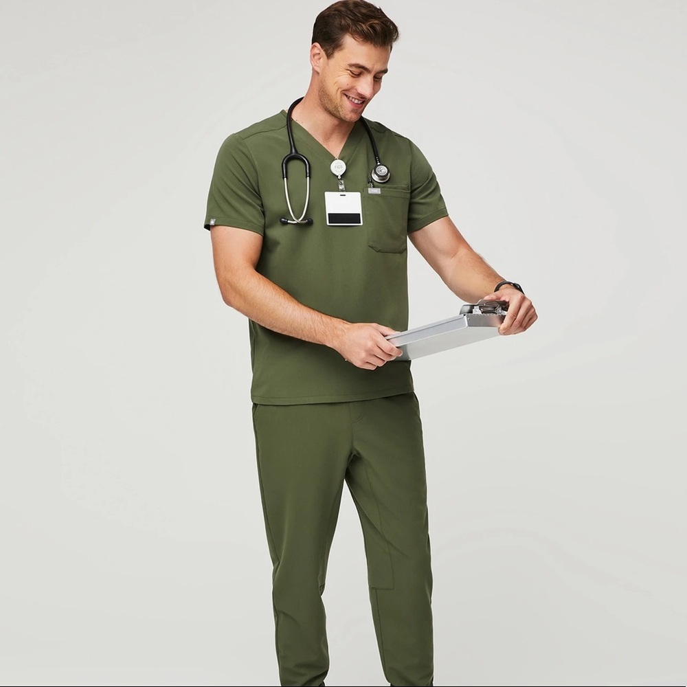New with tags Figs mens olive green scrubs set. Sz L Limited edition